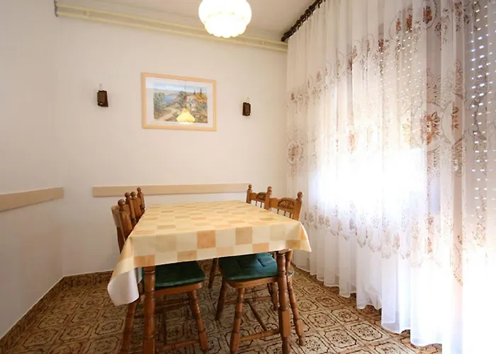 Nur 450 Meter Zum Feinkieselstrand Baška